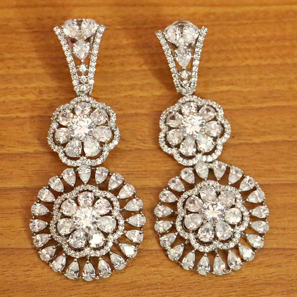 panashindia's tweet image. Bedazzling in their star-studded beauty, our freshest array of American diamond earrings are intensely glorifying the true essence of ethnic jewelry for the dreaminess of ecstatic celebrations.

Explore more: panashindia.com/jewelry/earrin…

#Earrings #FauxDiamonds #EthnicJewelry #Panash