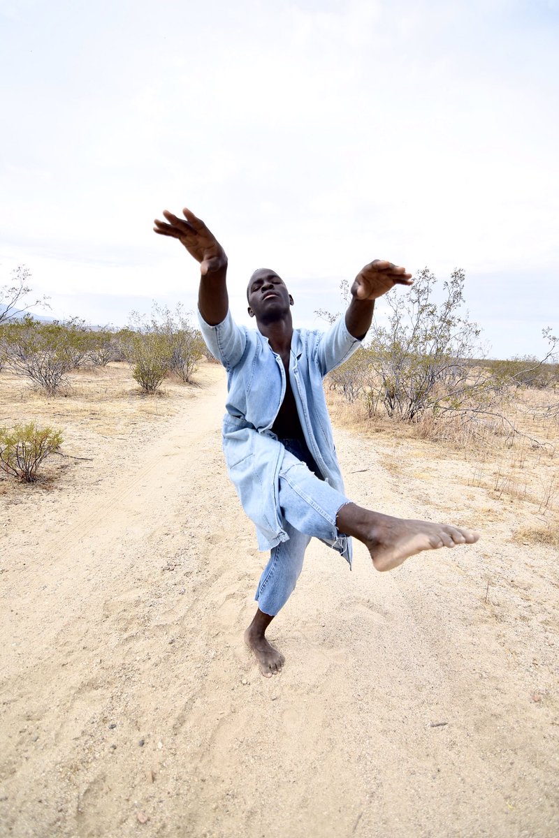 godsaidican_'s tweet image. @LEVIS shot by @Hiker_13 
#catalogmodel #catalogmodels #levis #catalog #blackmodels