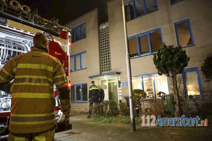 Woning vol gas in #Hooglanderveen, brandweer breekt deur open. 112Amersfoort.