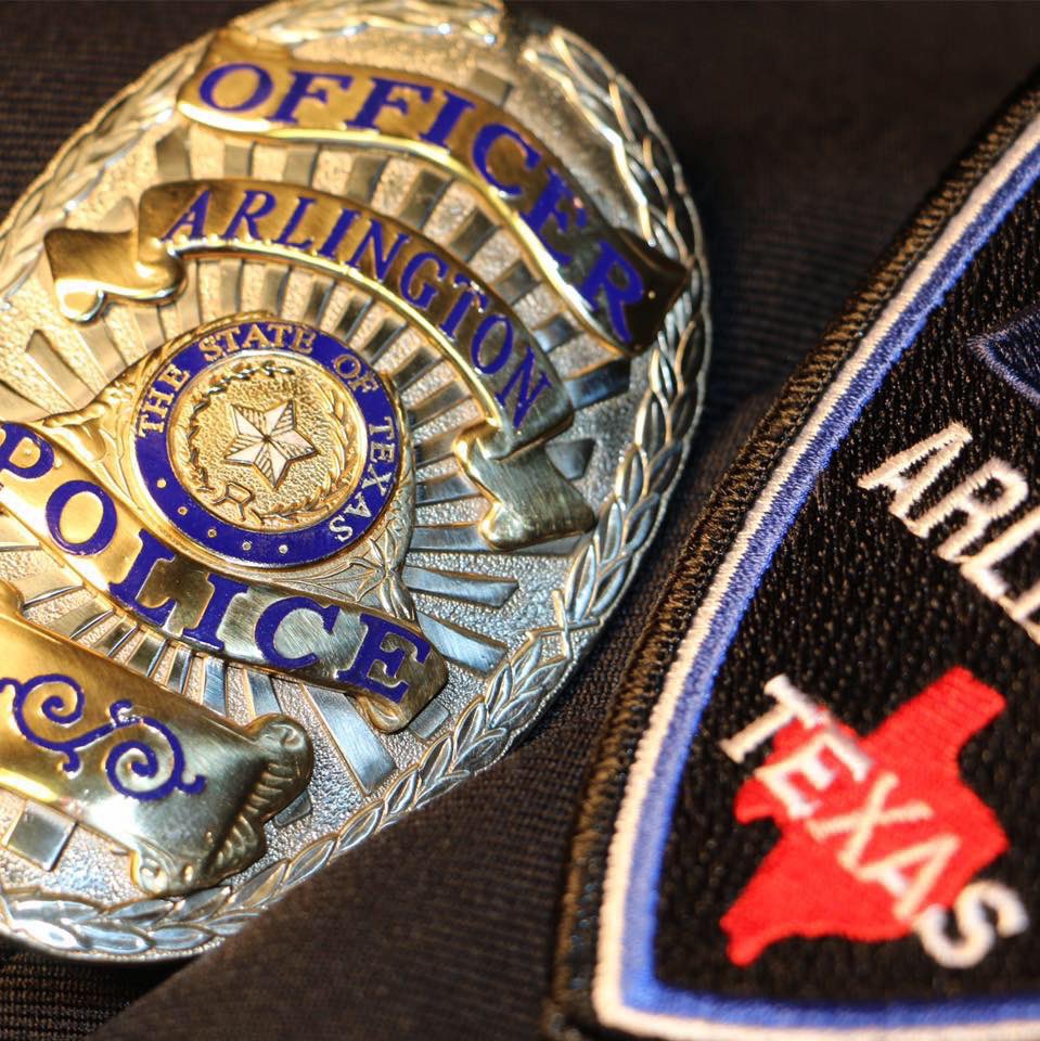 ArlingtonPD's tweet photo. Please assist @ArlingtonTxFire @CityOfArlington if you see a water main break in the city by reporting those to @ArlingtonWater Department. Due to phone issues, please use 9-1-1 to report water main breaks on city streets. https://t.co/48DLuUQ3UZ