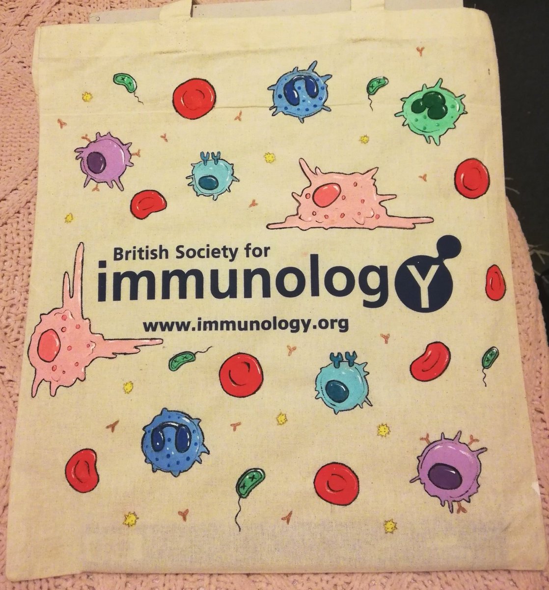 Also Ash Uruchurtu  @AshDoesResearch who also does excellent immunology doodles (and with whom I have an upcoming top secret  @britsocimm project) #sciencehumour  #sciencecomics4/