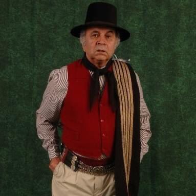 Alma adentro galopo
Muy en tinieblas
Paleteando las sombras
De la conciencia.
He quedao pensativo
Filosofando,
Los ojos asombrados
Que abren los charcos.

Hasta siempre, Maestro. Que viva para siempre tu canción y tu Huella. 

#omarmorenopalacios