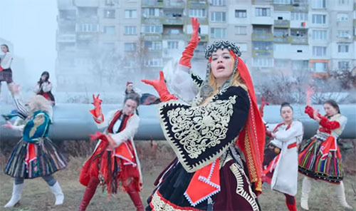 nat_clothing's tweet photo. Albanian-inspired stage costumes in popular music video. Rita Ora x Imanbek – Bang https://t.co/iygnx6kVYc
#stagecostumes #RitaOra #Albanian_clothing_traditions #Albanianclothing #goldembroidery #Albanianembroidery #hangingsleeves #Albanianheaddress #Albanianjewelry https://t.co/g7gJxUs8Ve