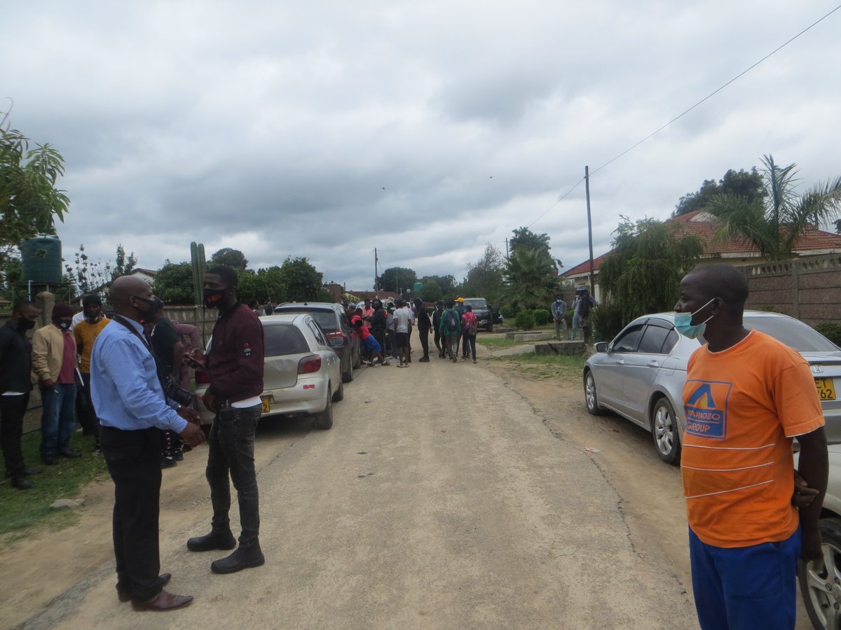 Scores of fans and fellow artists turned up in their numbers to pay their lasts respects to Soul Jah Love at his Msasa Park home. <a href="/NicMoyo/">Nicholas Moyo</a> @moysarzim <a href="/Zimusicawards/">#ZIMA25</a> <a href="/cleo_cnc/">Cnc Productions</a> <a href="/plotmhako/">Plot Mhako</a> <a href="/AforDZimbabwe/">Artists for Development</a> <a href="/lol_tainmentzw/">LOL ENTERTAINMENT ZIMBABWE</a> <a href="/dreamstarzw/">Dreamstar Zimbabwe</a> <a href="/jsnetzim/">Journalism Students Network Of Zimbabwe 🇿🇼</a> <a href="/zimyouthcouncil/">Zimbabwe Youth Council</a>