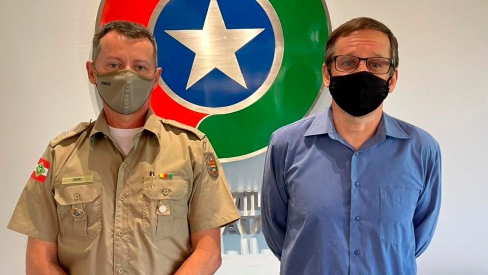 JairMiotto's tweet image. PMSC |  Reunião com o comandante da #PMSC, coronel Dionei Tonet. Falamos sobre a necessidade de reforço em insumos para a #PM de #Xanxerê e também para os  #bombeiros de #Joaçaba. O comandante se colocou à disposição para apoio necessário.
