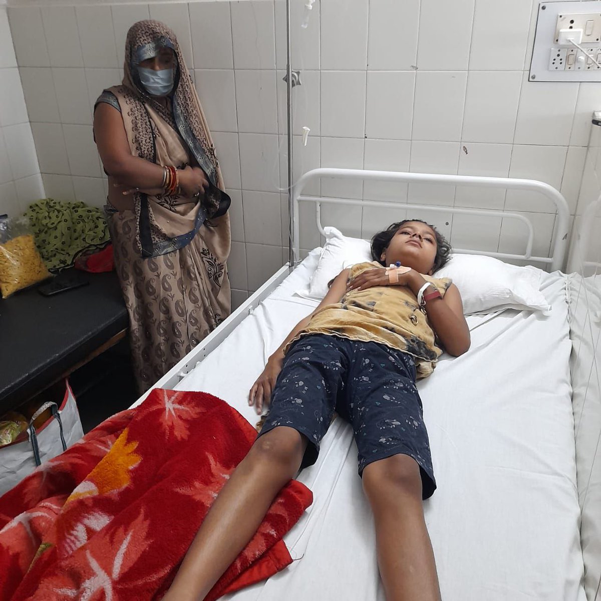 Sameerj63863020's tweet image. @SonuSood @ChouhanShivraj @awasthis @sardanarohit @vdsharmabjp  @drnarottammisra @ArvindKejriwal  ये देश की बेटी है को सतना जिले में रहती है इसको डॉक्टर ने ब्लड कैंसर बता दिया है हम सभी अपने चैनल के माध्यम से आग्रह कर रहे सभी से अप सभी का सपोर्ट चाहिए हम इसे नया जीवन दे सकते है