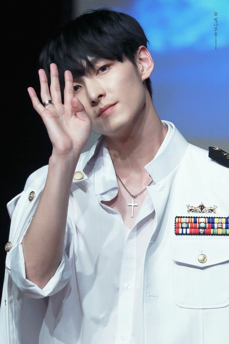 -Baek Ju ho (Zuho) Middle lineYou say Zuho I say best boyCat lover, nose lover "zuho my gang my nose is my swag", main rapper, producer, BEST BOY!?!?!?