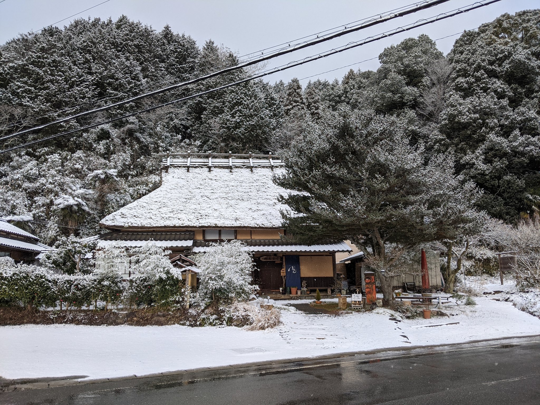 百翔茶屋 喜古里 雪です しばらく冬用タイヤははずせなさそうです 朝来市 和田山 竹田城 生野銀山 神子畑選鉱所 ランチ Lunch 懐石 和食 古民家 釜めし 竹田城跡 T Co 2plaow0jai Twitter