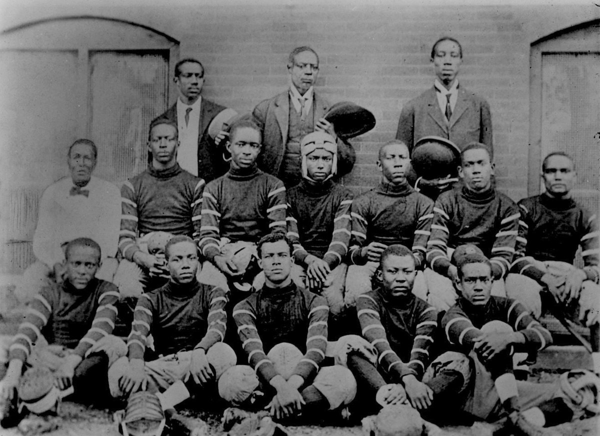 keratxarts's tweet photo. Michael Hurd's book may be about history of Black high school football but it also tells the story of Black communities that supported the young athletes. Hurd will lead a virtual talk Thurs hosted by #AllenPublicLibrary. @PVAMU1876
https://t.co/1u0lXKBhJ5
#texasfootball https://t.co/MG2yPEySGW