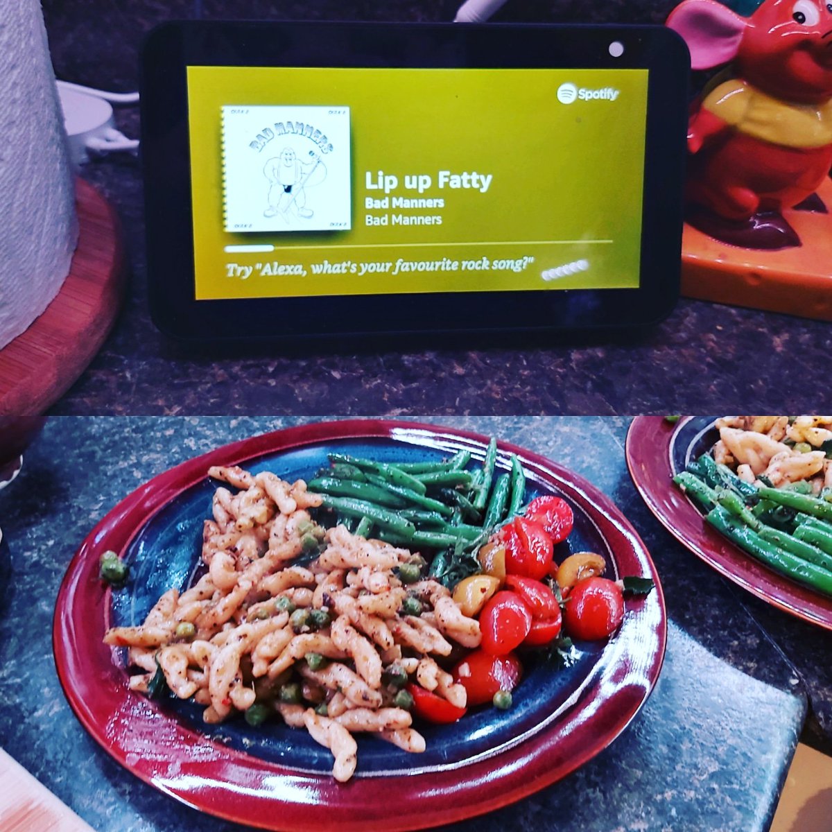 FatMikeArt1's tweet photo. Tonight's @goodfoodc and tunes
@badmannersfood and fresh troelfie al pesto.
.
#fatmikeart #indiedevelopers #indiegamedev #geekpunk #artist #hardworker #alwaysworking #railwaycity #cooking #goodfood #goodfoodandtunes #influencer #BadManner #ska https://t.co/YQyjCeS18W