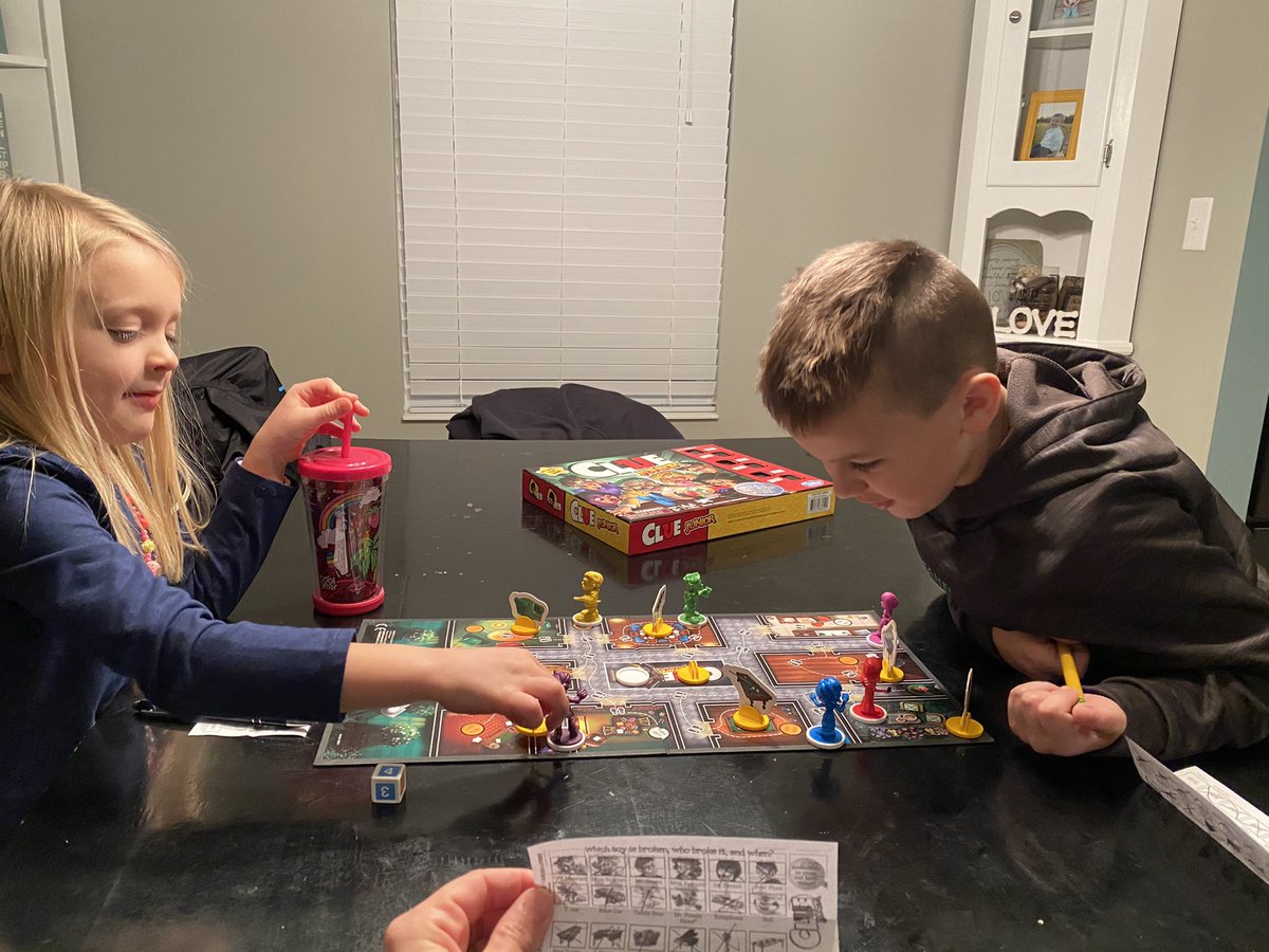 LCTemple916's tweet photo. These poor kids never stood a chance.. it was Miss Scarlett that broke Mr. Potato Head at 2:00.. boom #competitiveAF #boardgames #Clue #ClueJunior https://t.co/fbM22cmS91