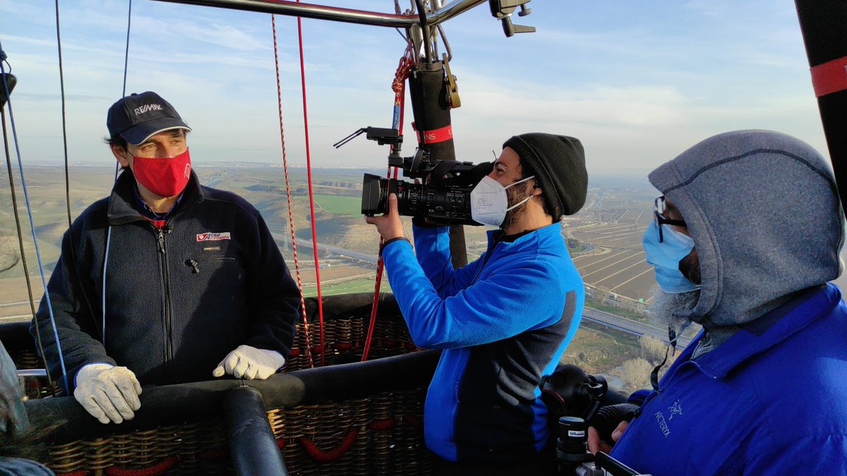 paseosenglobo's tweet photo. Esta mañana hemos disfrutado de la compañía de @sabervivir_tve en el #globoremax 
🎈
🎈
🎈
#tv #reportaje #remaxestasentucasa #remaxballoon @REMAXESPANA https://t.co/SFSJTlbF8P https://t.co/jyNfboAAJL