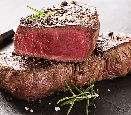 BeefNorfolk's tweet image. Be it a quick mid-week meal of some indulgence with a delicious steak make sure its our grass-fed Hereford beef.  Order your beef box ready for the beginning of March.
#proudlynorfolk #grassfedbeef #beefboxes #buylocal #norfolkproduce