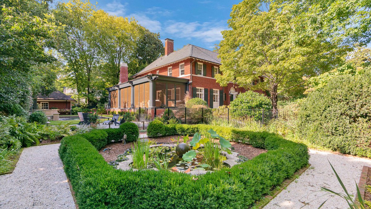 DMAHomes's tweet photo. Take a look inside the @WSJ Home of the Day in Historic Dilworth in Charlotte, NC.

https://t.co/jnmep1YRQO

#RealEstate #Charlotte #luxuryhomes https://t.co/VTVfg0oFkf