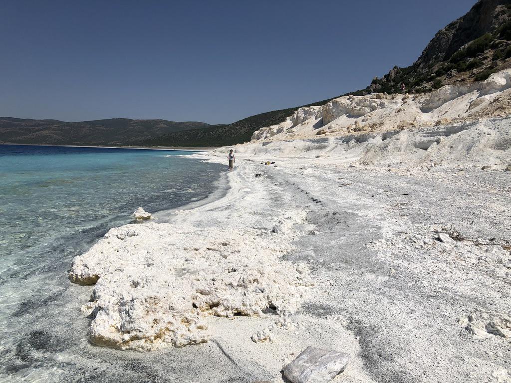 Tomorrow I arrive at Jezero Crater, a dry lakebed on Mars. I’ll chart a path along its ancient shoreline, to see if it’s like similar places on Earth. I’m looking for rocks that tell a story of past microbial life. go.nasa.gov/37p71nv #CountdownToMars