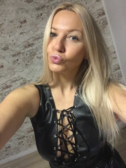 Ein Kuss von #LindaKiss 💋 - so endet die Mitte der Woche doch ganz wundervoll 💋 Falls ihr aber noch nicht