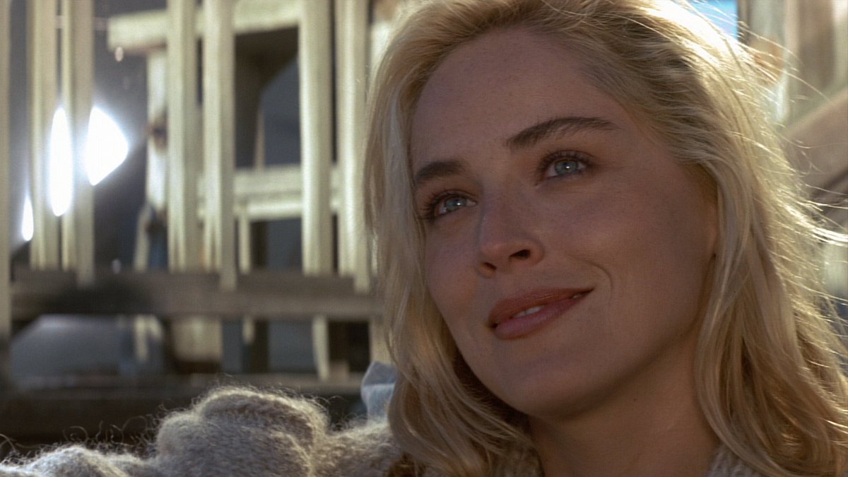 Historians say BASIC INSTINCT is canonically queer solely due to the presence of Sharon Stone. Here's what historical texts won't tell you: There’s more to this sexy thriller than merely Sharon Stone's (godlike) face. This is everything gay that happens in Basic Instinct.(THREAD)