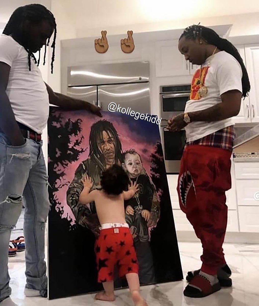 Chief Keef gets a Fredo Santana painting made for Fredo’s son Legend 🙏🏾💯