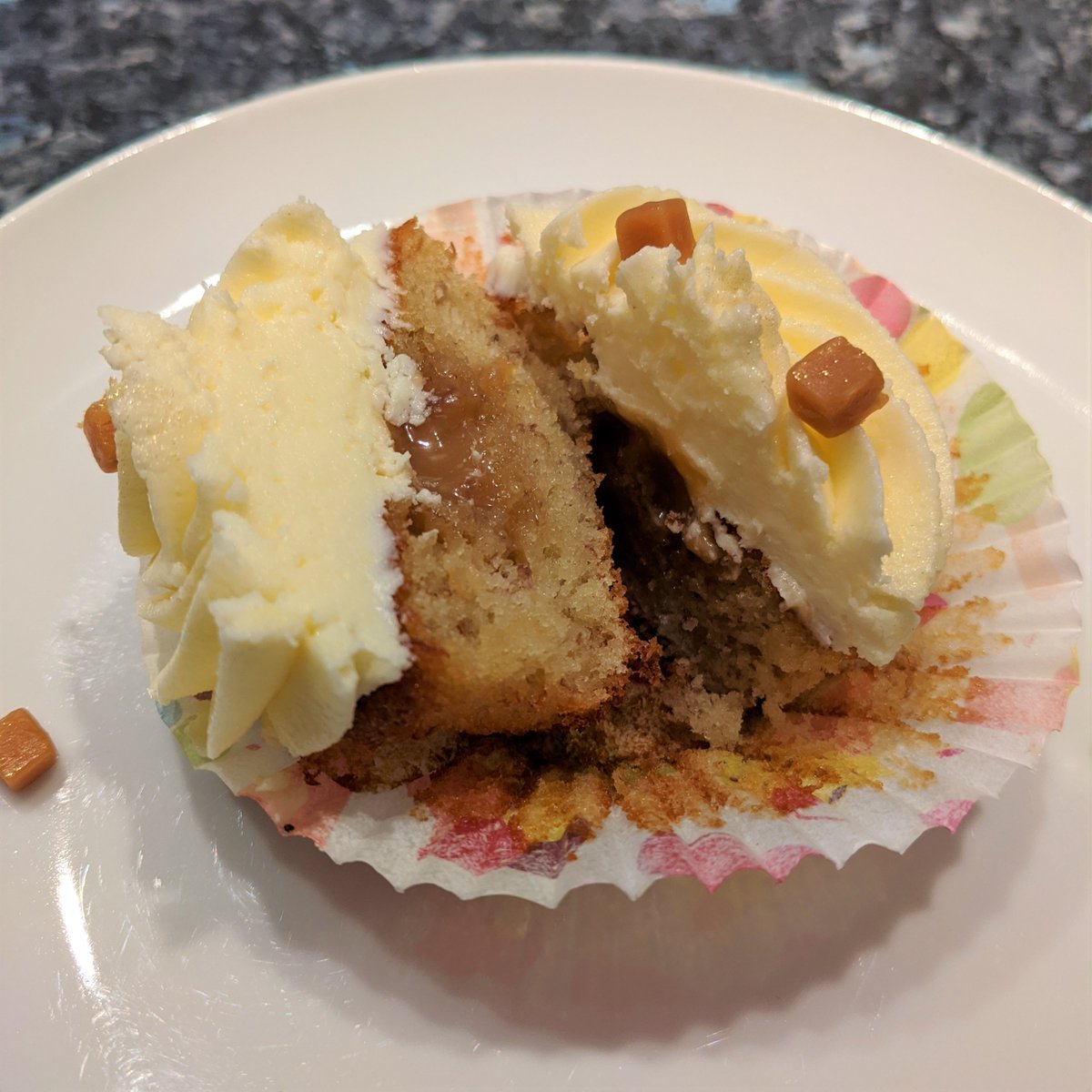 aBoxofButtons's tweet photo. Banana Milkshake and Caramel Surprise Cupcakes! Recipe now on the blog! - H 
https://t.co/0d72Lcc8cq
#baking #lockdownbaking #bananacake #banoffee https://t.co/7Psn2arW2M