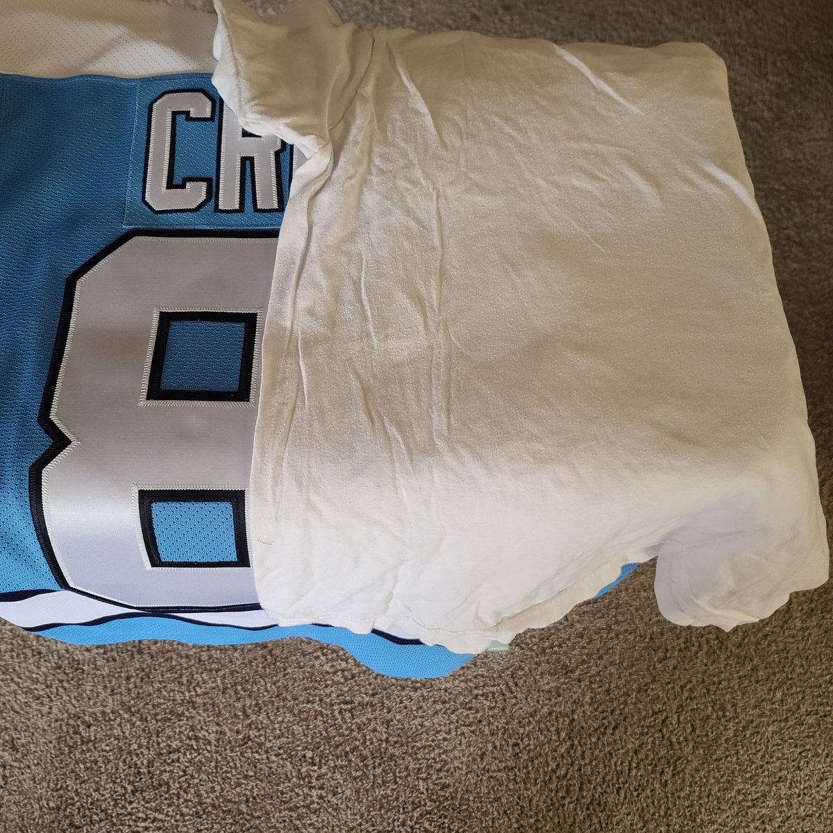 PVJerseys's tweet photo. 🗒️Today's #PVProTip🗒️
If you have a jersey where the customization is starting to "bubble," it is likely the adhesive needs reactivated & your jersey will look great!
Lay a white towel/cloth over lettering kit, slowly iron (med heat). Ask questions👇
#PVProTips #HockeyTwitter https://t.co/HQiJr4a3GQ