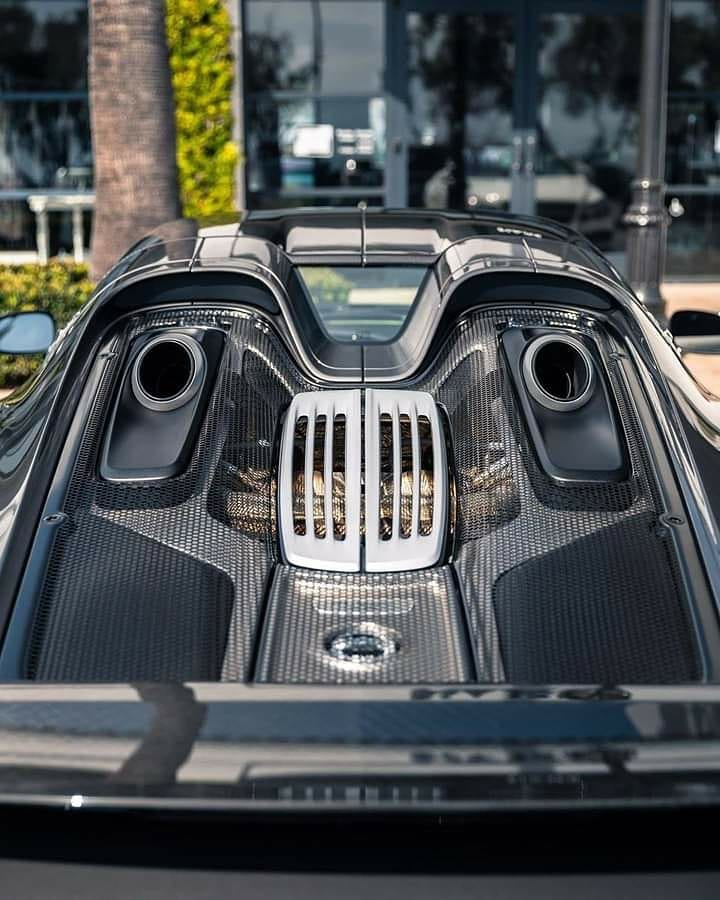 Info_Transpor's tweet photo. Porsche 918 Spyder 🌱💚🔥

#porsche918 #porsche918spyder  #supercars  #supercarspotting #supercarros  #porsche #supercar  #viral  #mexico #exoticcars #Transporte #Porsche #hipercar https://t.co/DQf2uuWWnz