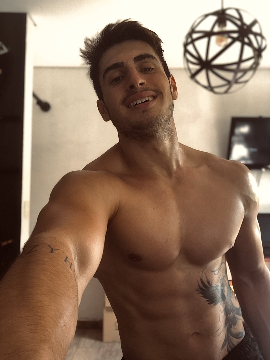 Juan N (Onlyfans 7,99$) on Twitter: "Morning shoot 📸🔥 . If you want to
