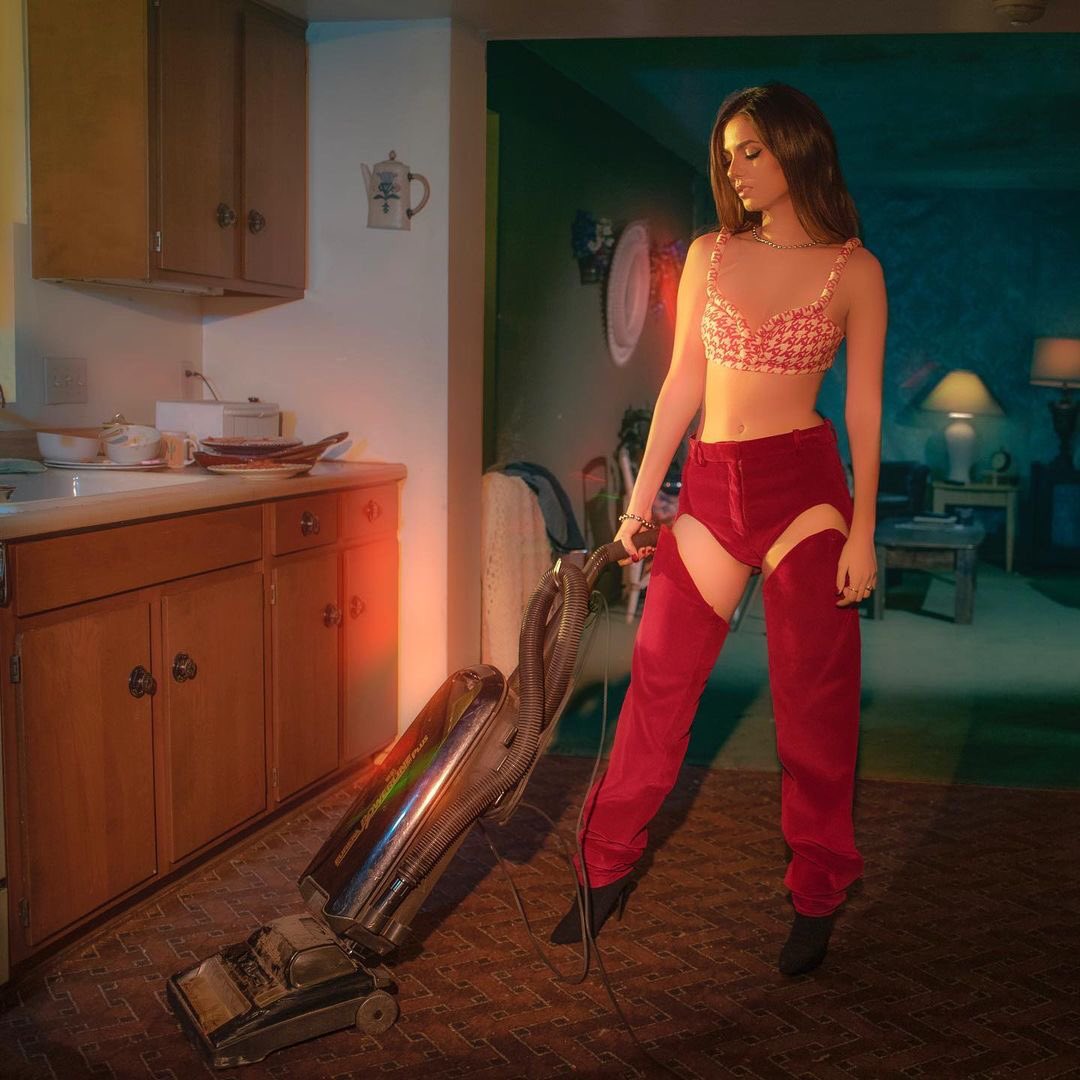 VicJusticc's tweet photo. New song #Stay out now! β₯οΈ
Hope your week doesn't suck π₯΄ #VacuumHumor https://t.co/VnSIgQ6fRw