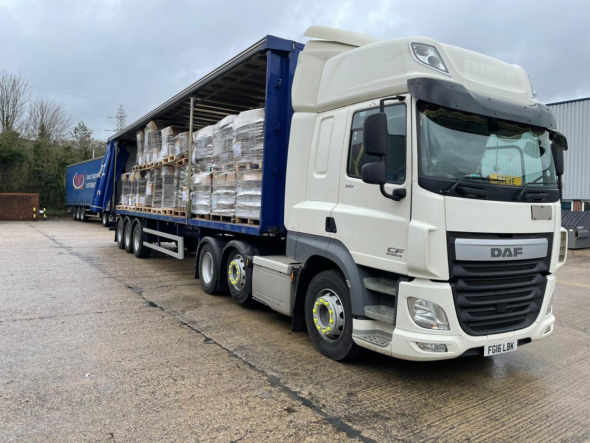 Not just container work, we have Curtainsiders, flatbeds, skelle trailers, we also offer traction.
 #generalhaulage #container #traction #skelle #flatbed #logistics #haulage #containertransport #dpworld #southamptondocks #hgv