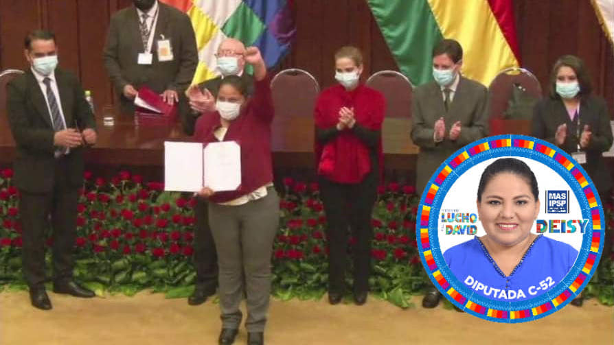 Deysi Choque:"When I received my credential my eyes filled with tears, because one year after winning the candidacy with charges on my back and 10 months in prison, I was filled with pride for not having betrayed my people or escaped from the dictatorship that I had to live."