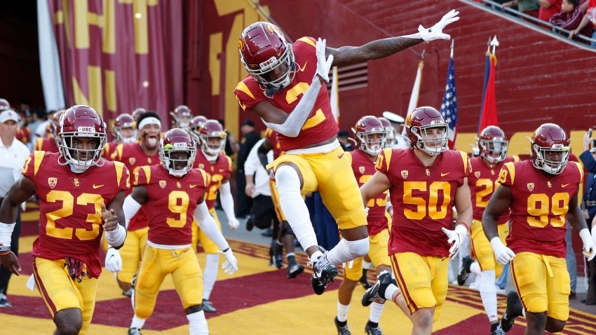 PeytonBowen10's tweet photo. #AGTG After an amazing talk with @Coach_Naivar i am blessed to receive an offer from the USC! #FightOn @ReedHeim @DentonGuyer_FB @coachrodneywebb @mike_gallegos16 https://t.co/tJzEkwMZIo