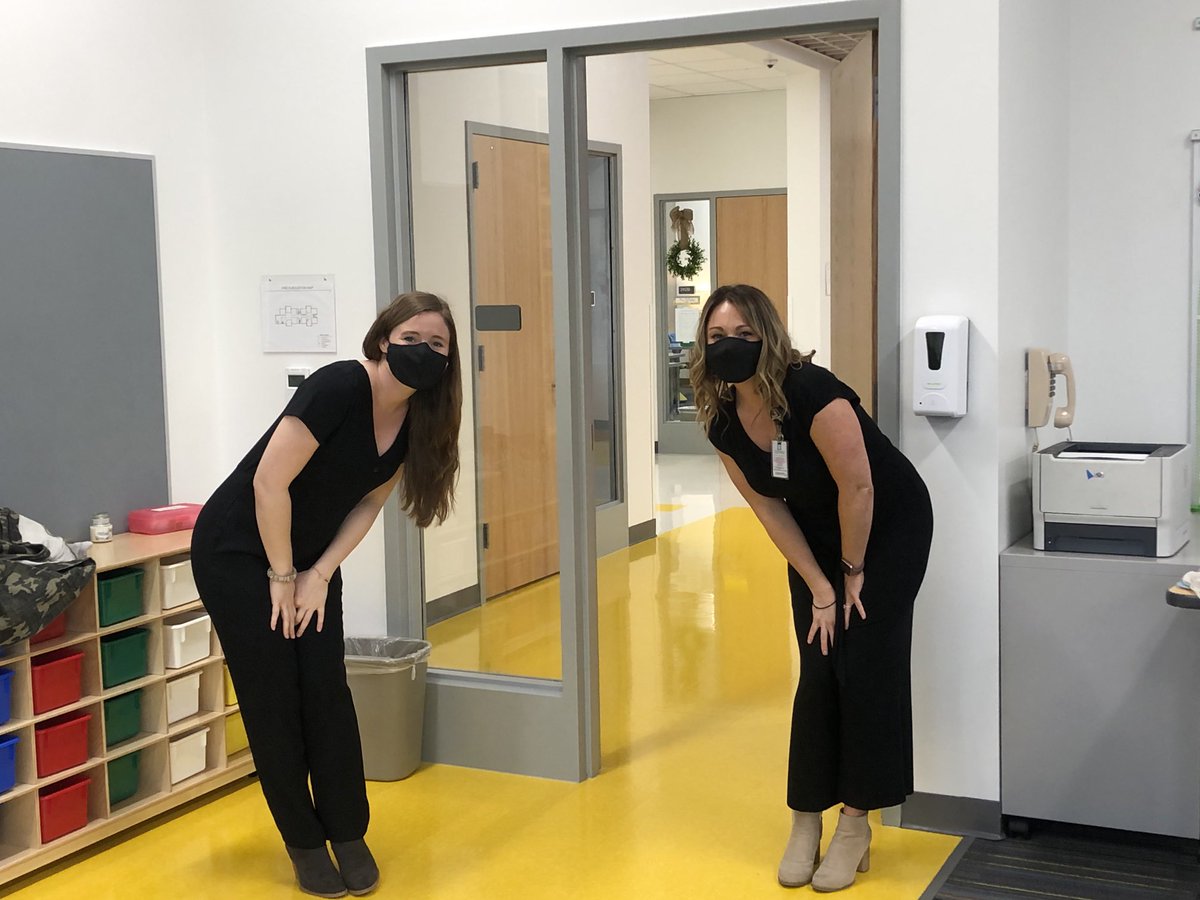 Great minds thought alike this morning when ⁦<a href="/CONNectingCONN/">Connecting Connections</a>⁩ and I got ready to welcome our ⁦<a href="/ConnMagnet/">Conn Magnet Elementary</a>⁩ friends back! Happy ❤️ today!