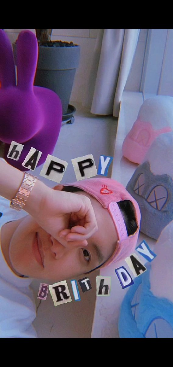 Zoyaaa_7083's tweet photo. Happy birthday jhope oppa once again #HoseokOurShiningStar #JungHoseokDanceKing #JHopeStarDancer HAPPY BIRTHDAY SUNSHINE #HappyJHOPEday #OurPieceofPeacejhope @BTS_twt https://t.co/NIqtbxV6ry