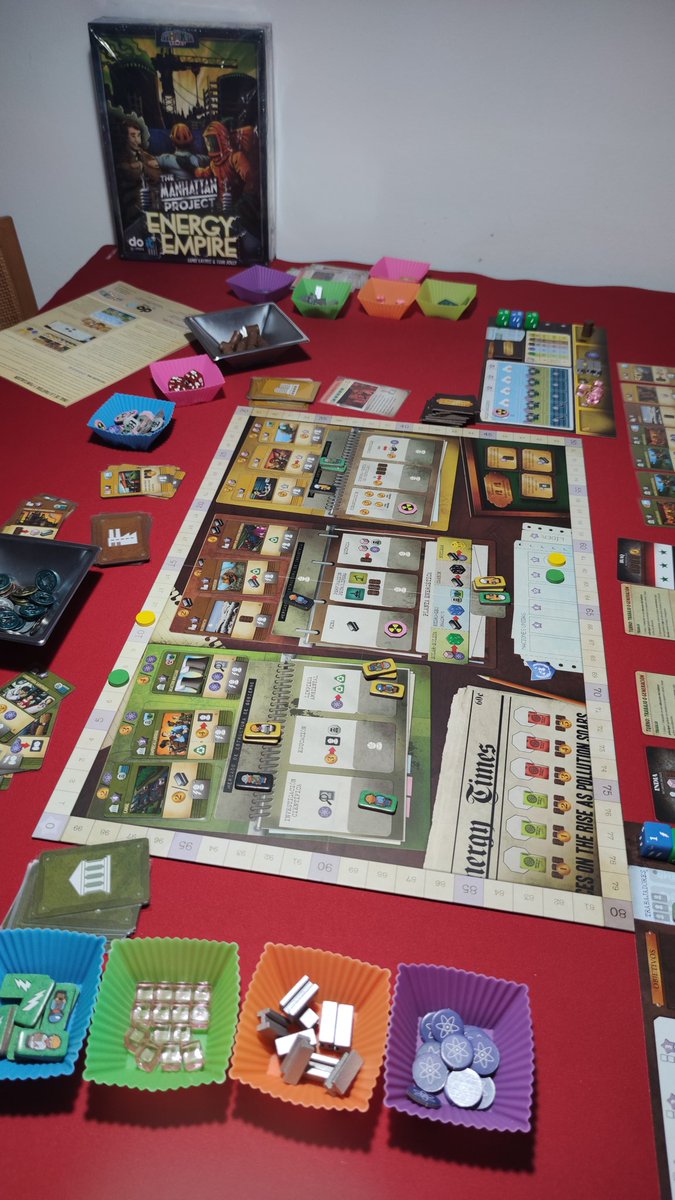 virgymalaga's tweet photo. Me gusta mucho este #themanhattanprojectenergyempire de #doitgames creo que hay un par de juegos más, como una saga o algo así...¿Los conocéis? ¿Sabéis que tal están? https://t.co/ZeDOkMVNoZ