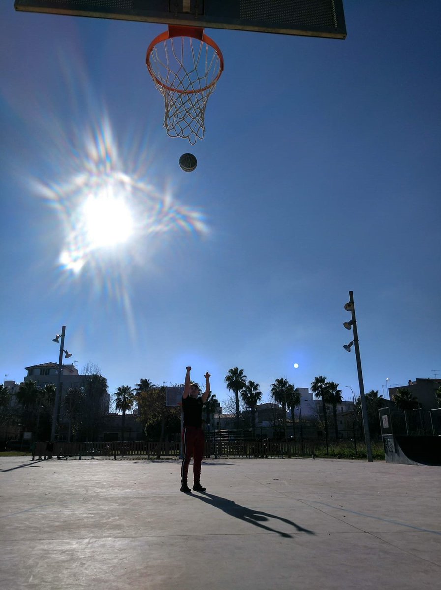 Programaci20211's tweet image. 💁♂️🙋♂️😋El es Damià Oliver, 21 años, y viene de Mallorca.
✅Disciplinado, enérgico y optimista.
Basketlover🏀❤️, pero cambió su rumbo hacia el mundo del entrenamiento físico.🏋️♂️
Sector el cual requiere de mucha...PROGRAMACIÓN!📆🗒️
#PEAFE_2021