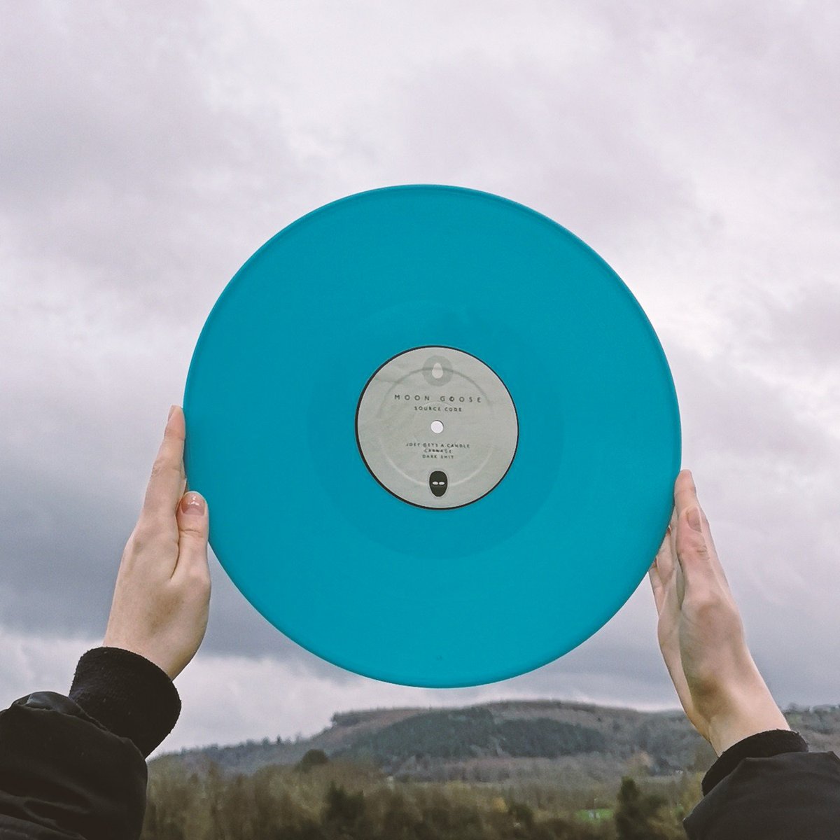 moongoosecult's tweet photo. The new Source Code has arrived! 🥳
And it's flippin' beautiful.
If you have pre-ordered yours we'll start shipping very soon. If not you can still order it on Bandcamp https://t.co/peH4tLI3mG:
#turquoise #moon #goose #spacerock #newvinyl #fruitsdemerrecords #psychedelic https://t.co/OxzsqOFE34
