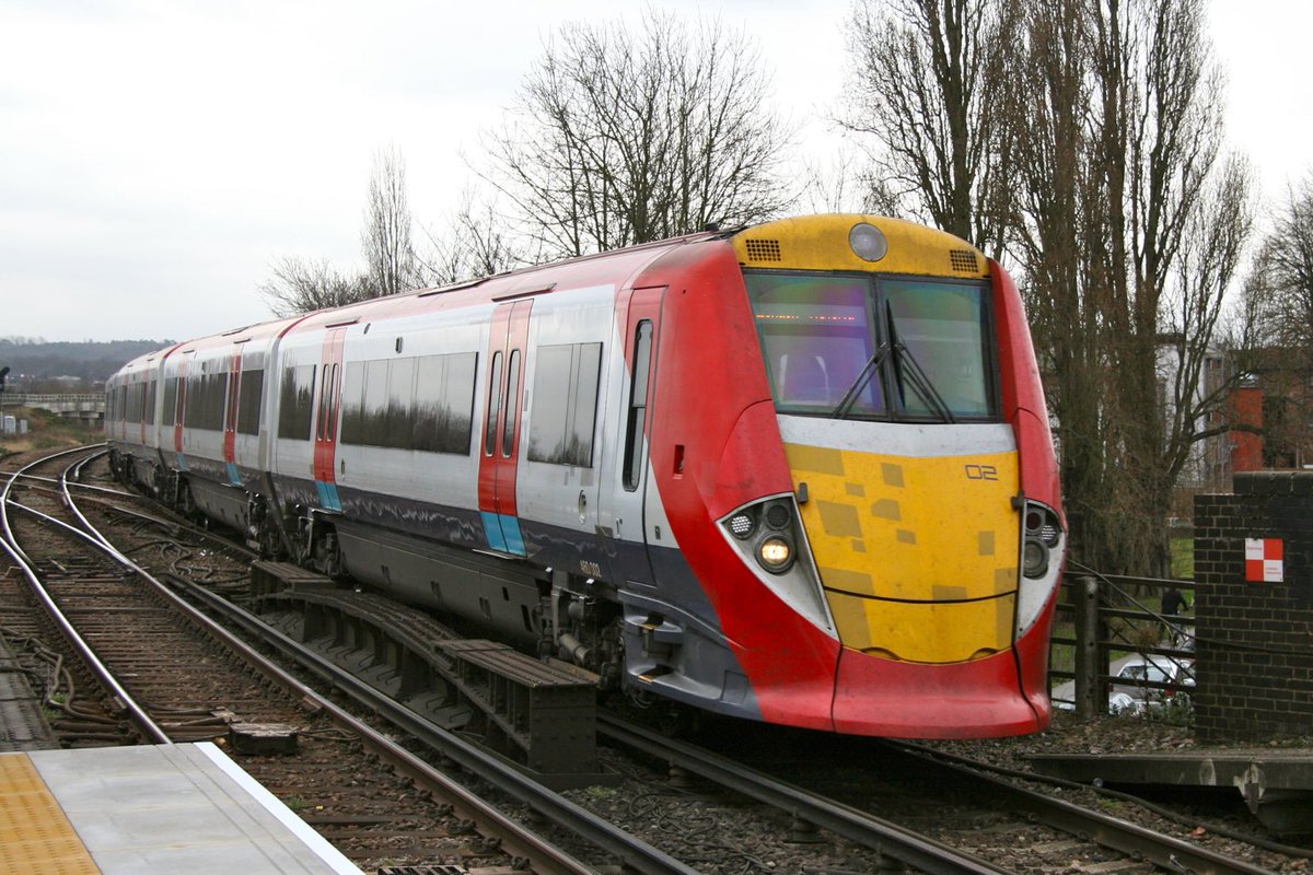 MColes_Railways's tweet photo. Random Railway Picture Day 48

Gatwick Express Class 460 known as “Darth Vader’s” due to their front end nose design, No. 460002, heads through Selhurst on 25th February 2012.

#trains #railways #traintwitter #class460 #gatwickexpress #selhurst #EMU https://t.co/DfzlF97FNg