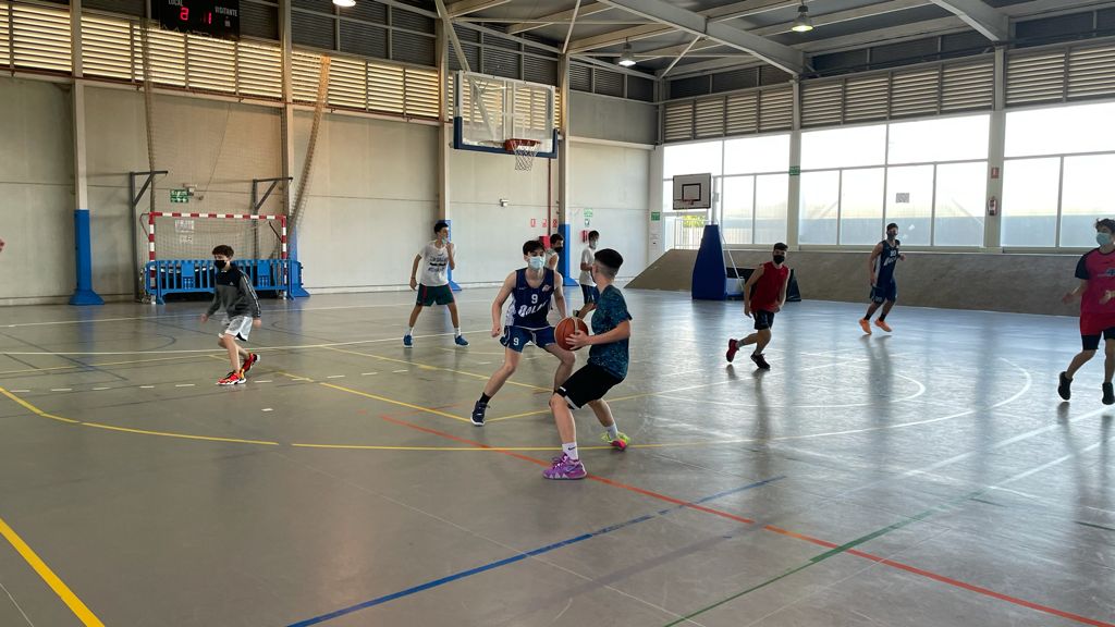 CBQalat's tweet photo. Nuestros jugadores de canasta grande de Distrito Sur también han vuelto!! 💪🏻💪🏻
🔵🟠 #GoQalat
#CadeteMasc #Junior04 #SeniorAzul https://t.co/Vaw2R2zCtw