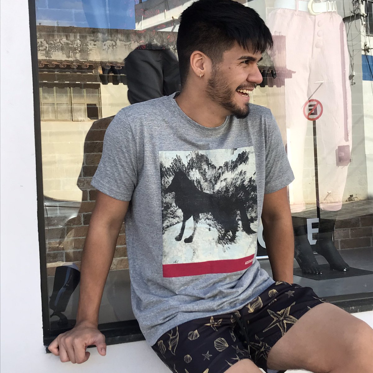 gaavgl's tweet photo. Só queria alguém pra dar uns beijinhos viu #TinderEspioes https://t.co/2qk1RMOUSV