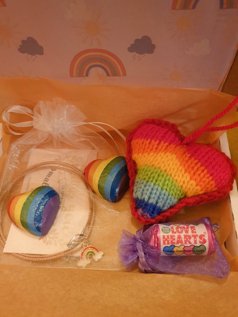 EmmaJanesLife's tweet photo. Been working on some mini-rainbow π hearts π for #RainbowBoxes
Will be adding these to the shop tomorrow when there's better light for photos
Just wanted to give you a sneak preview π
#SmallBiz
#Etsy https://t.co/6heXEeRWuz