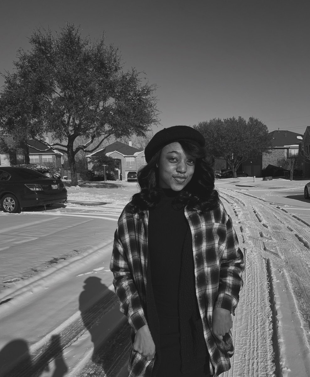 ariellanyce's tweet photo. cause it’s snow in texas. https://t.co/k3oK3dlA84