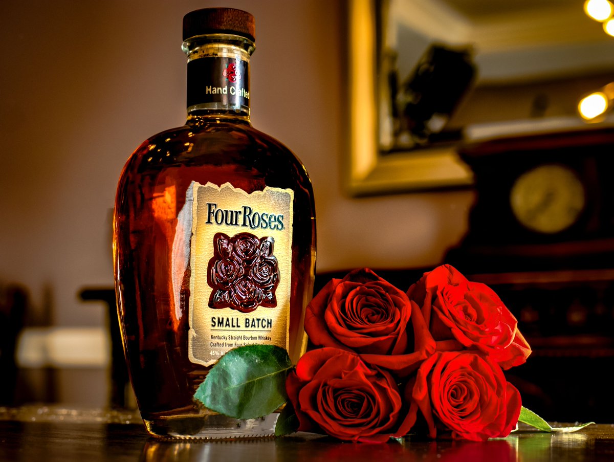 4RosesBourbon's tweet photo. You’ve made it to the hump – take a breather. May we suggest fine Bourbon? https://t.co/WTZ16FQHAW