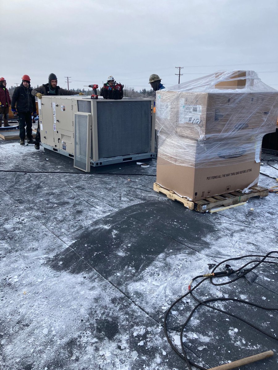 CitadelMechLtd's tweet photo. Our team hard at work installing a Roof Top Unit at the Red Pheasant Gas Bar in North Battleford! 💪 #heating #airconditioning #hvac #plumbing #indoorairquality #geothermal #lly #commercialhvacexperts https://t.co/SzJAR30Xmh