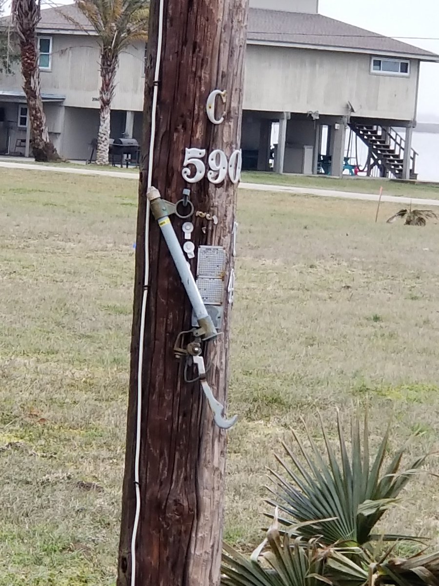 TaylorjrC's tweet photo. @AEPTexas send 4 men in 2 bucket trucks to Cape Carancahua in Jackson County, they trim one tree and leave elderly residents without power again. All they had to due is put in new fuse and close the circuit. Instead they left it hanging on the pole. 3 days no power. PUC HELP!! https://t.co/zsZ41HWgzI