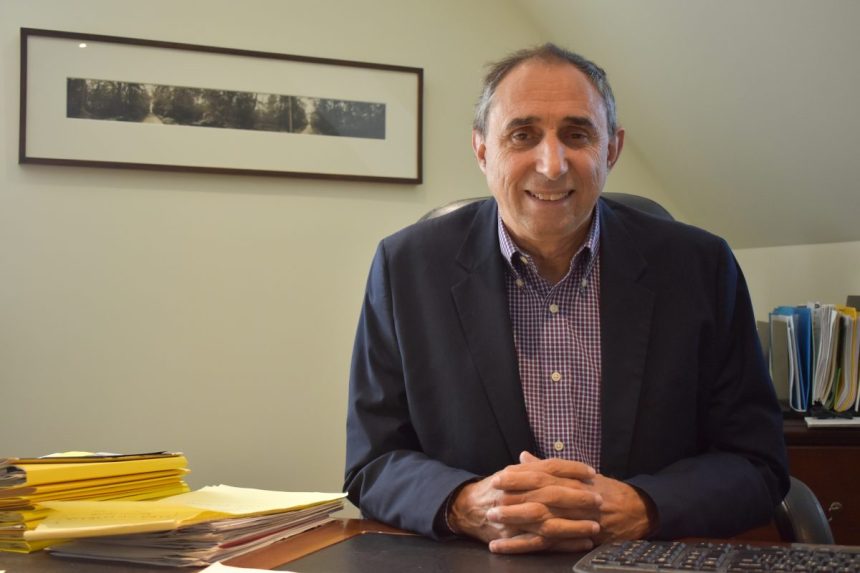 Cité en déontologie municipale, le maire de L’Île-Bizard, Normand Marinacci sera bientôt convoqué à une audience devant la section juridictionnelle de la Commission municipale du Québec. L’élu devra répondre à des allégations de manquement éthique. bit.ly/3s43jb2