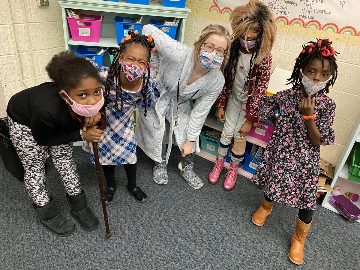 Second Grade is back-breaking work! At least we are 100 Days Smarter 🍎 👨‍🦳👵 <a href="/HarbisonWestEl/">Harbison West Elem</a> #Pridein5 #Firstin5