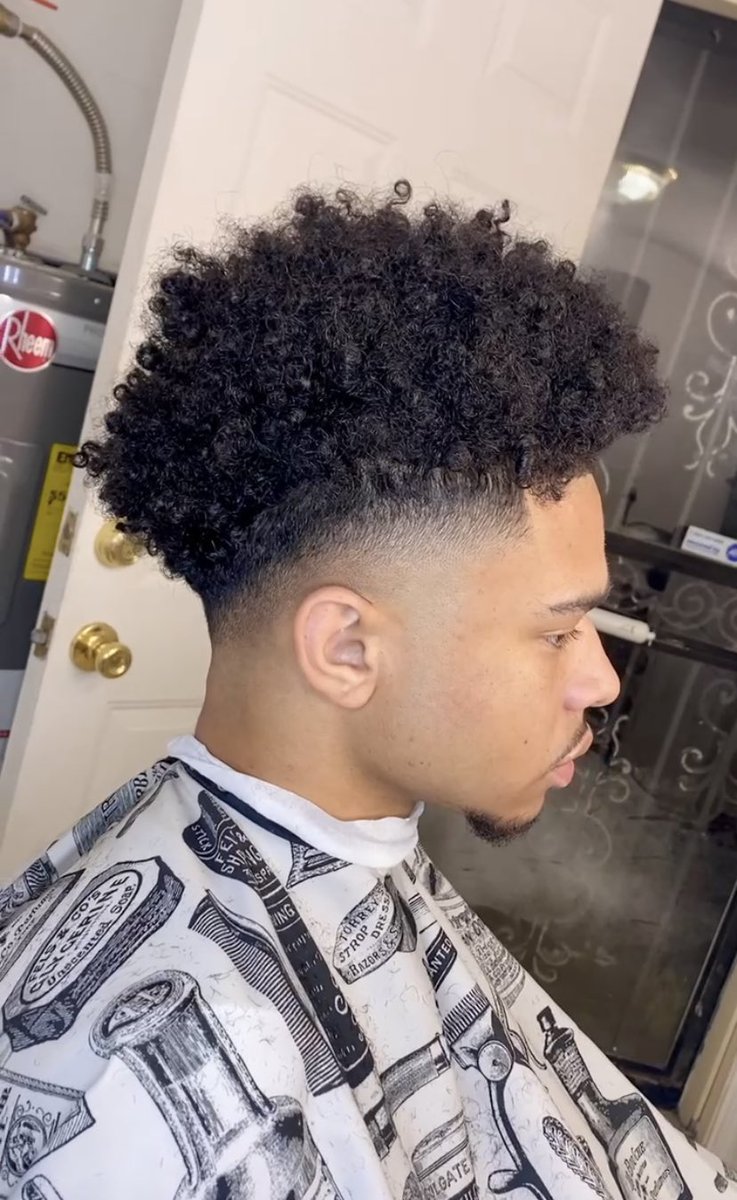 angeloh_32's tweet photo. Said this exactly a year ago. I really put the time and grind behind this hustle. Next year I’m gone have my own shop. Gone drop a couple updates in this thread. If you need a new barber, get at me. https://t.co/wfnnlaLkB6