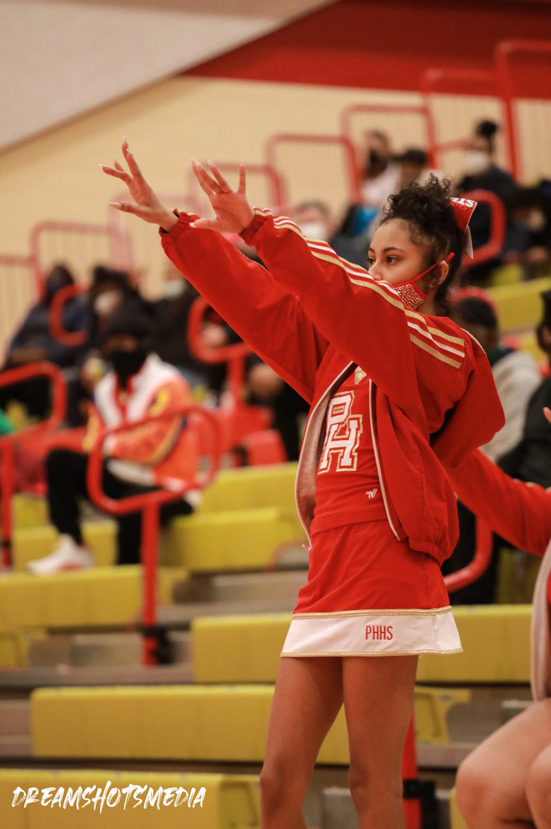 DreamShotsMedia's tweet photo. S/O @phcheerteam 🏀🔥 without Student sections and that many fans they bring more energy into the game https://t.co/ds4IWHFJGl