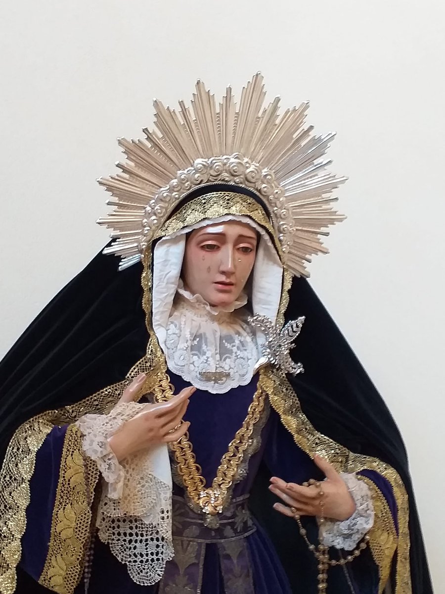Ntra Sra del Sol luce para el tiempo de Cuaresma vestida por Juan Manuel Sanchez Quiñones.