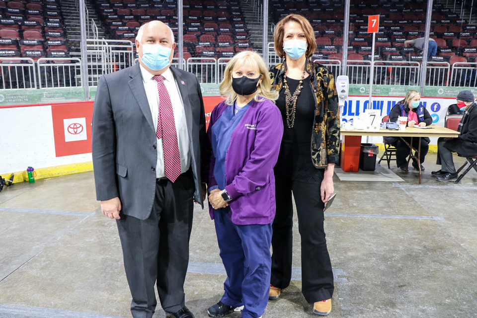 This afternoon, Congressman <a href="/RonEstesKS/">Ron Estes</a> along with Chairman <a href="/PeteMeitzner/">PeteMeitzner</a> and Commissioner <a href="/ColDavidDennis/">David Dennis</a> visited the Sedgwick County Vaccine Clinic at <a href="/INTRUSTarena/">INTRUST Bank Arena</a>. Estes had the opportunity to tour the facility and ask questions about the process.