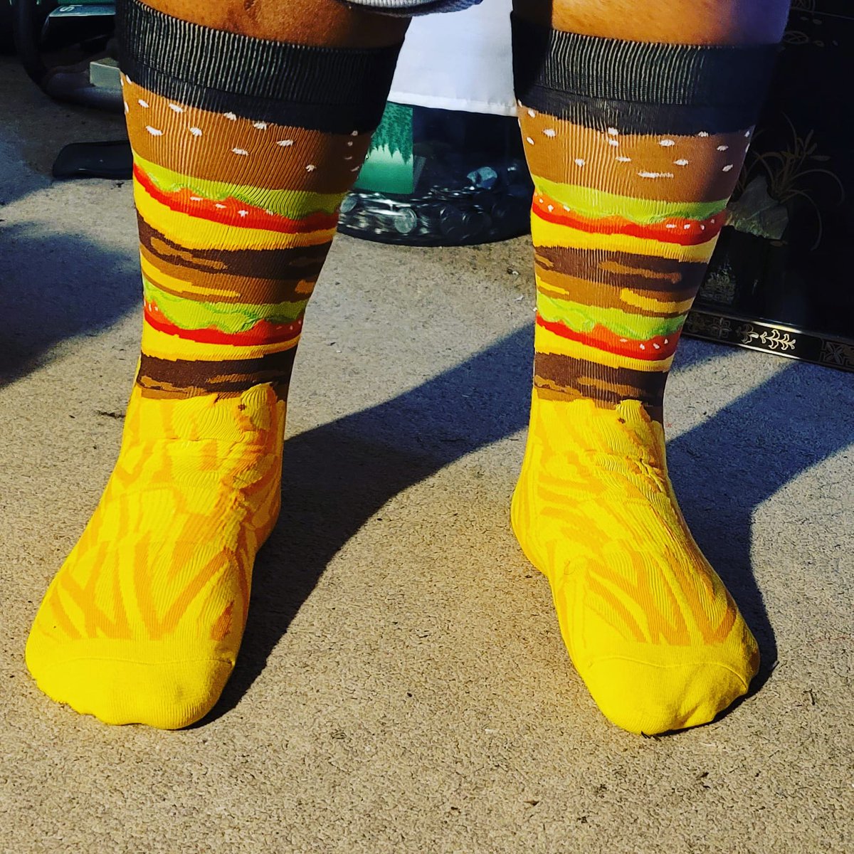 lifethrusocks's tweet photo. 🍔 🧦 🍔🧦🍔🧦🍔🧦🍔 @kbellsocks #cantstopwontstop #burger #hamburger #lunch #cheese #fries #food #foodie #foodporn #sockporn #sockgame #sockaholic #socksoftheday #sotd #socks #Feet #sockfetish #socklovers #sockaddict #funkysocks #funsocks #happysocks #pairofthieves #kbellsocks https://t.co/nx929NoVI7